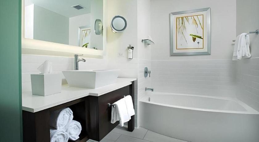 The Marker Key West Harbor Resort Bagian luar foto